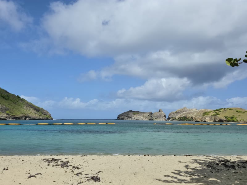 Plage de sable blanc aux eaux turquoise de Terre-de-Haut