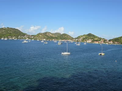 Port de Terre-de-Haut avec ses voiliers