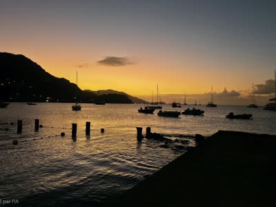 Coucher de soleil doré sur le port